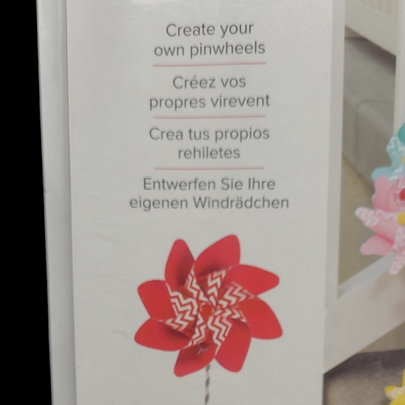 NEW - WE R MEMORY KEEPERS PINWHEEL PUNCH BOARD - Picture 5 of 7